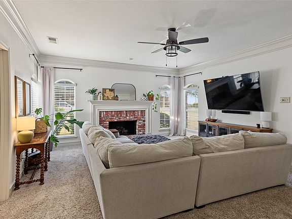 4th image of 808 Forest Edge Ln