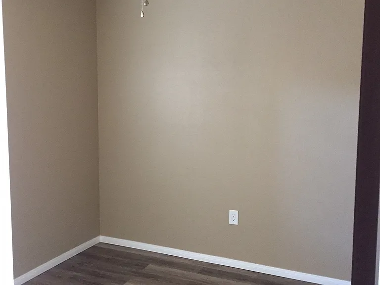 533 W Olive Ave — Photo 5