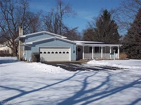 1st image of 417 Pioneer Dr
