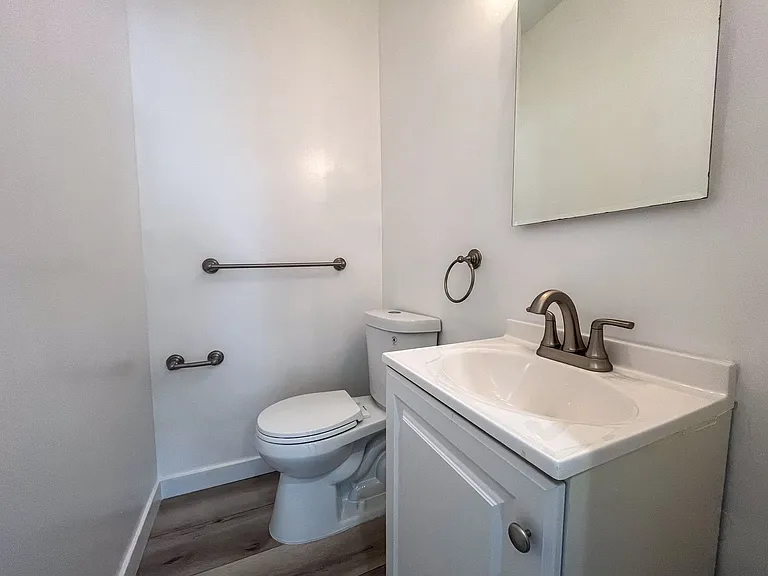 7851 Talbert St — Photo 32