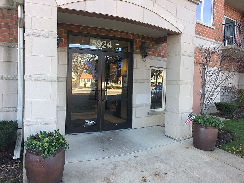 1st image of 5924 N Lincoln Ave #206