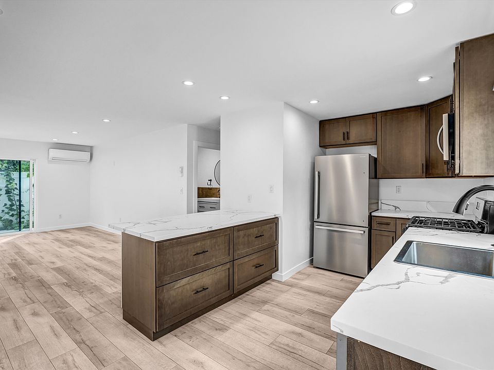 1st image of 22022 Buena Ventura St