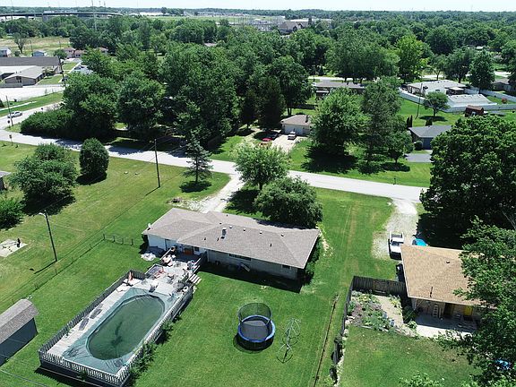 2nd image of 2700 S Kenyon Dr