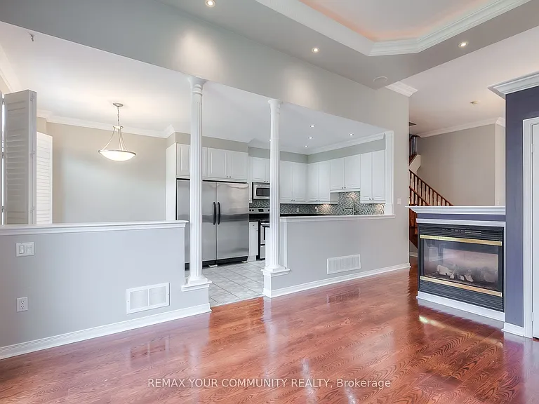 222 Kayla Cres #UPPER — Photo 9