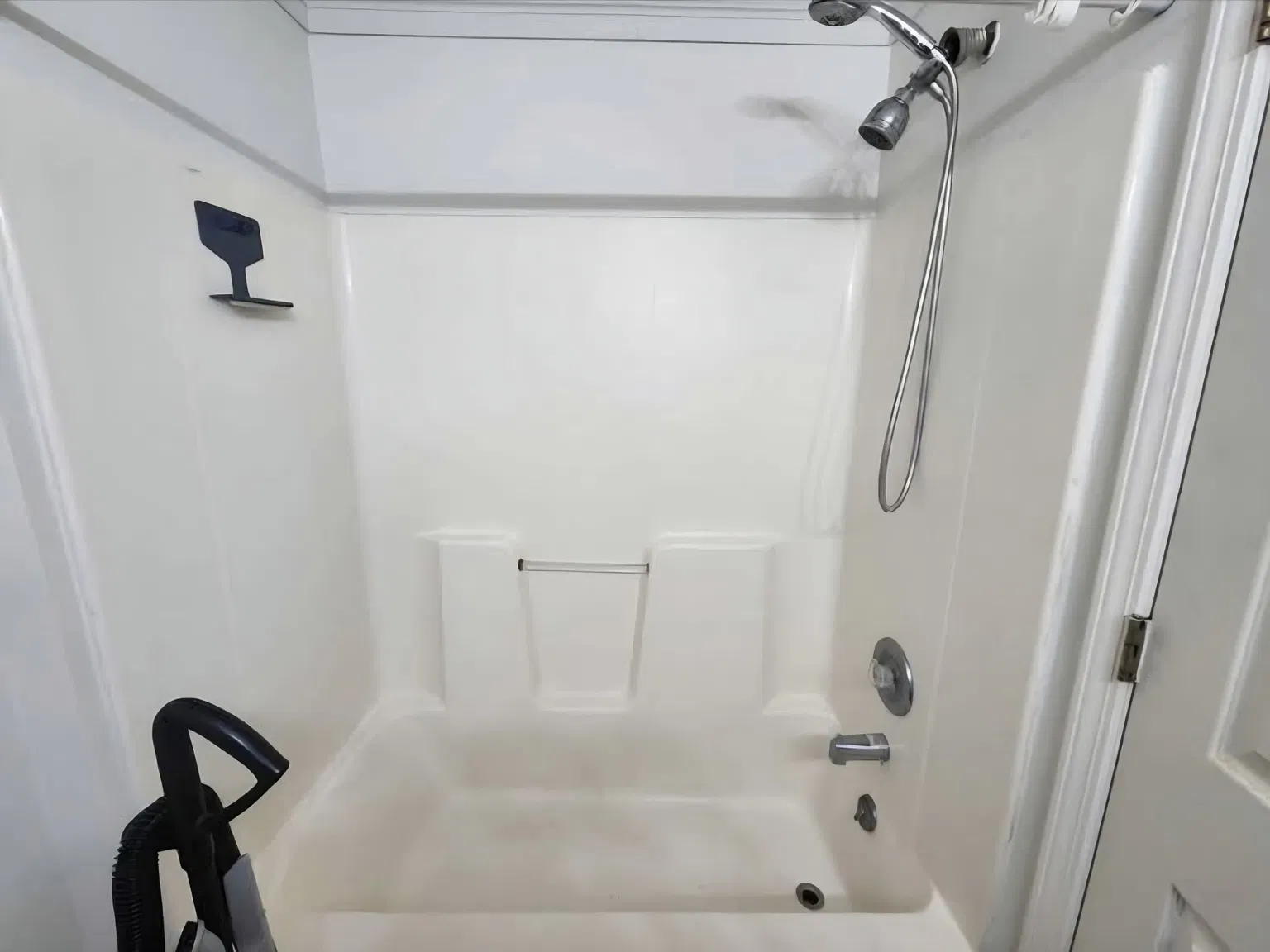 3 bed, 1.5 bath, 1200 sqft, $1,600 — Photo 2