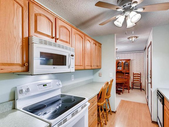 5th image of 135 Viking Dr E APT 117