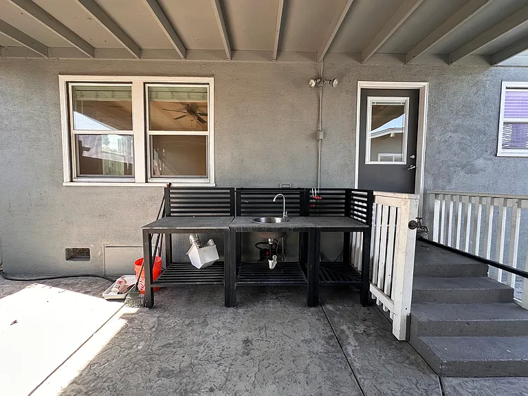1105 W G St — Photo 27