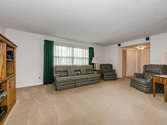 4th image of 2970 Ambleglen Ct