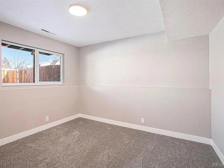 4672 Gatewood Dr — Photo 4
