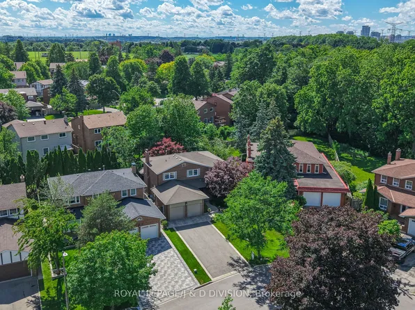 20 Carnegie Cres, Markham, ON L3T 5H1
