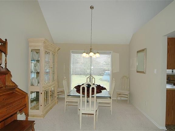 3rd image of 707 Apple Ln