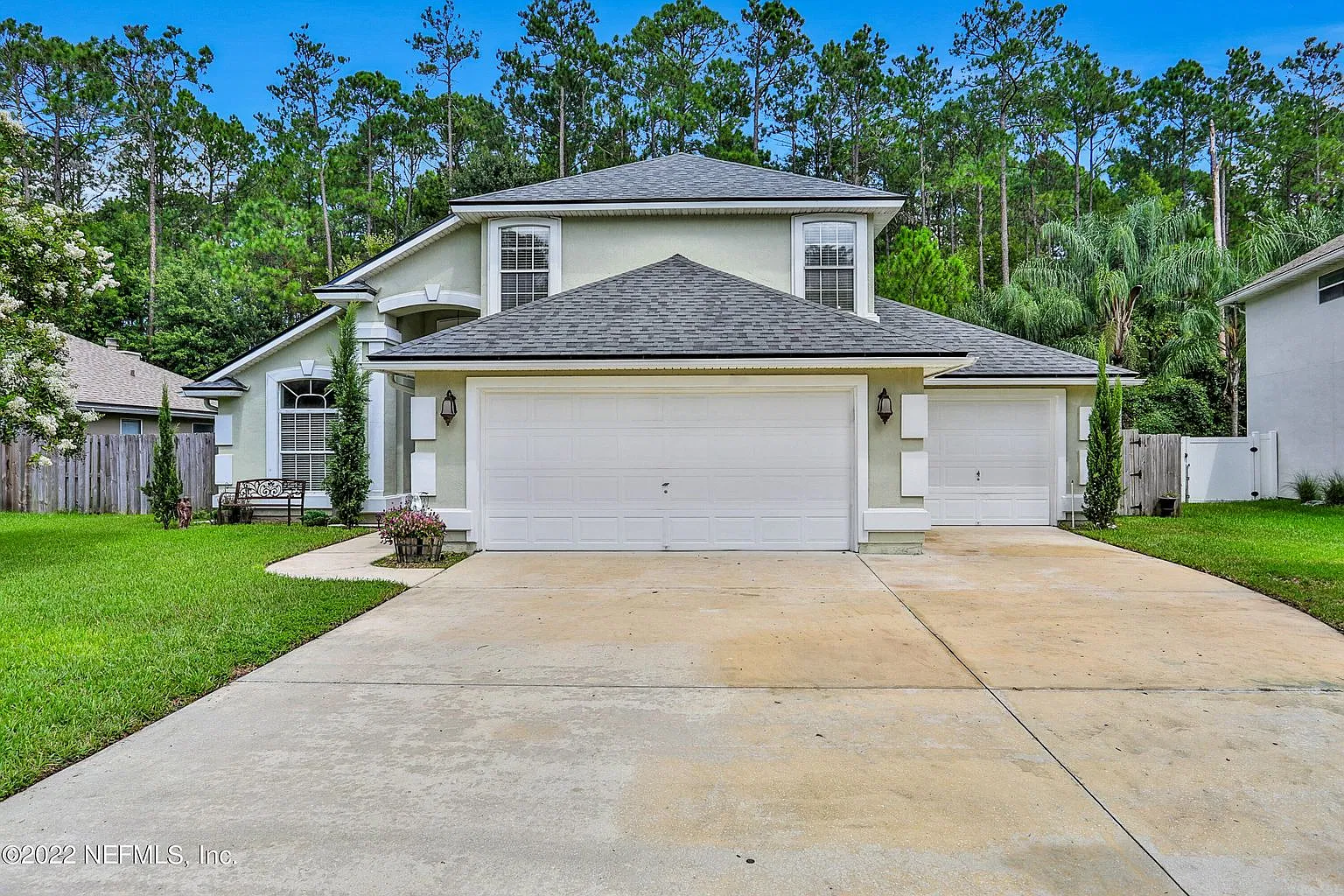 4 bed, 2.5 bath, 2300 sqft, $3,500 — Photo 2