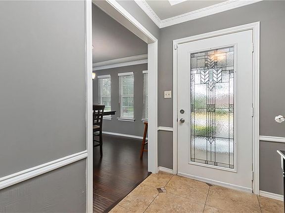 3rd image of 1427 North Cir