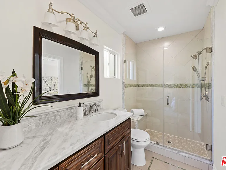 1114 S La Peer Dr — Photo 12