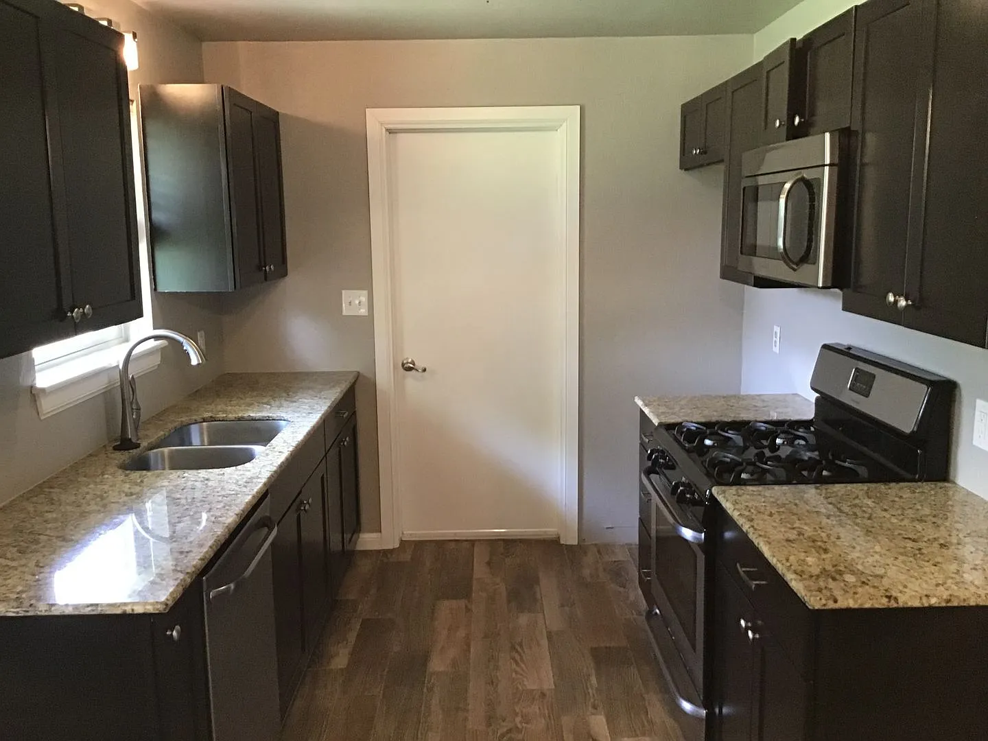 3 bedroom, 1 1/2 baths and a 1 car garage for rent in Moore near 12th Street and Santa Fe! Gorgeo... — Photo 4