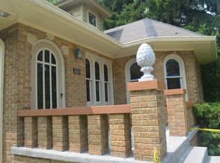 8461 N Port Washington Rd, Fox Pt, WI 53217