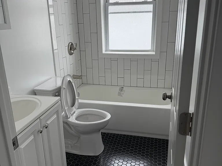 111 S California Ave — Photo 7