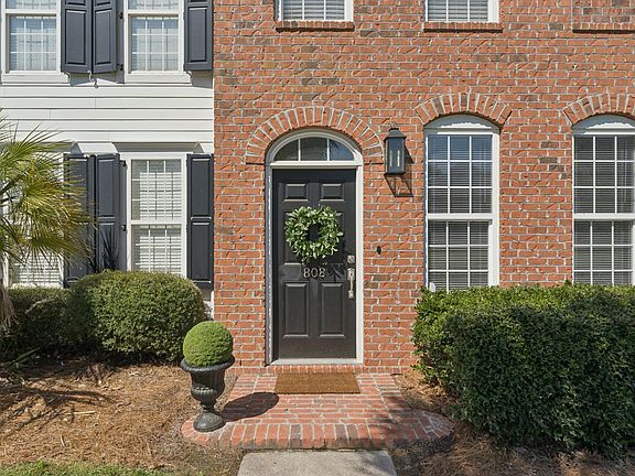 3rd image of 808 Rue Dr