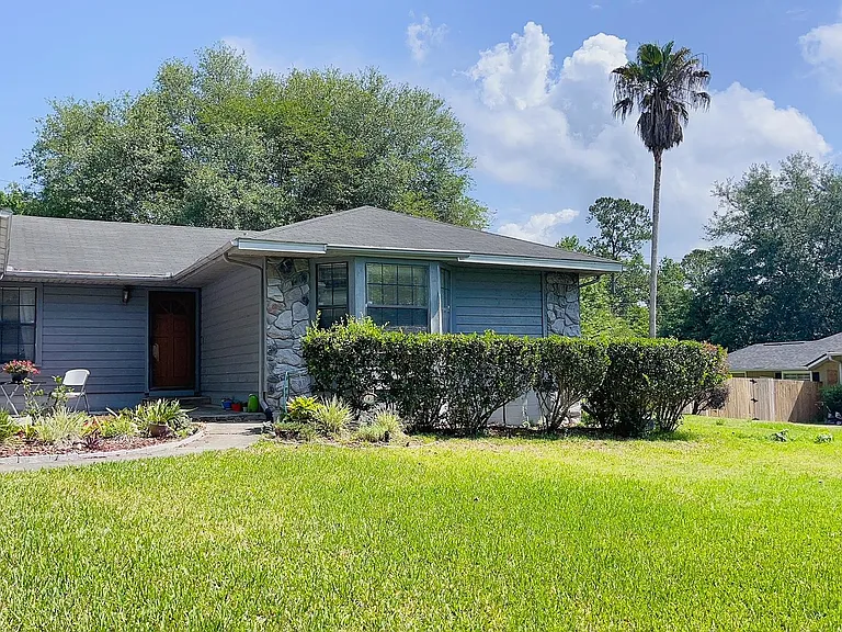7720 NW 38th Pl — Photo 8