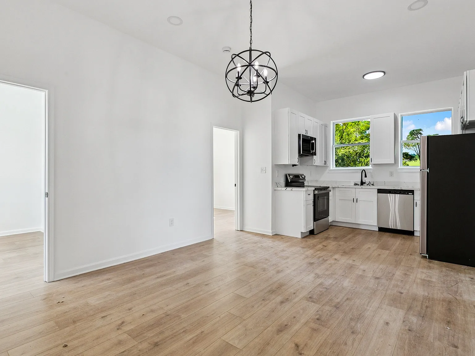4 bed, 1400 sqft, $2,200 — Photo 4