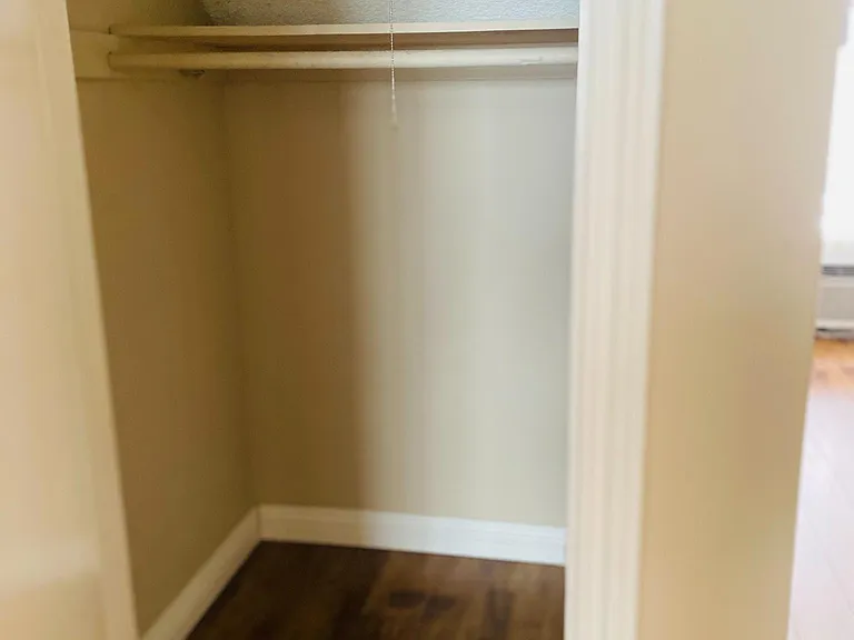 343 W Dryden St #B — Photo 2