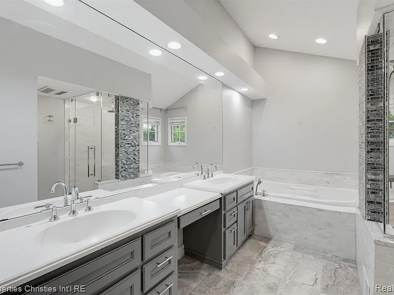 1688 Northlawn Blvd — Photo 31