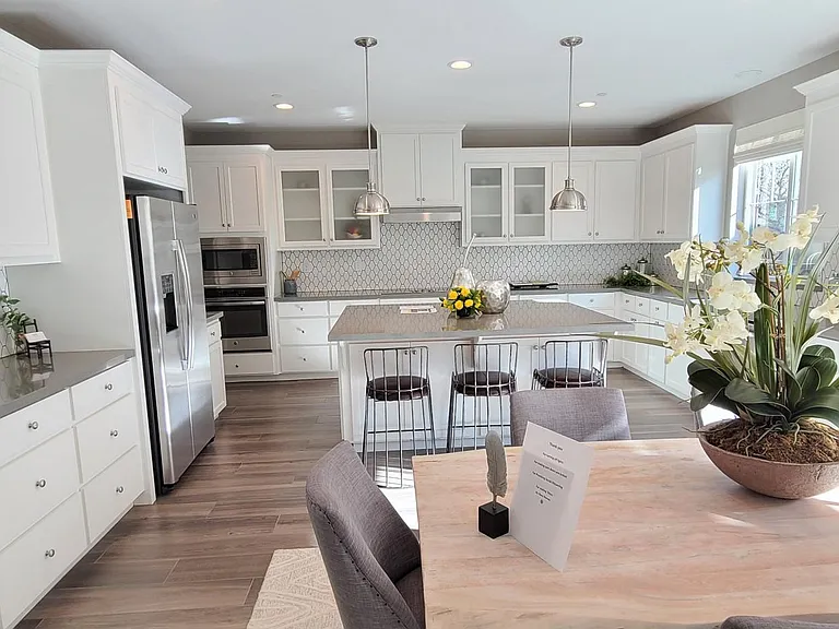 1066 Forbes Ln — Photo 11