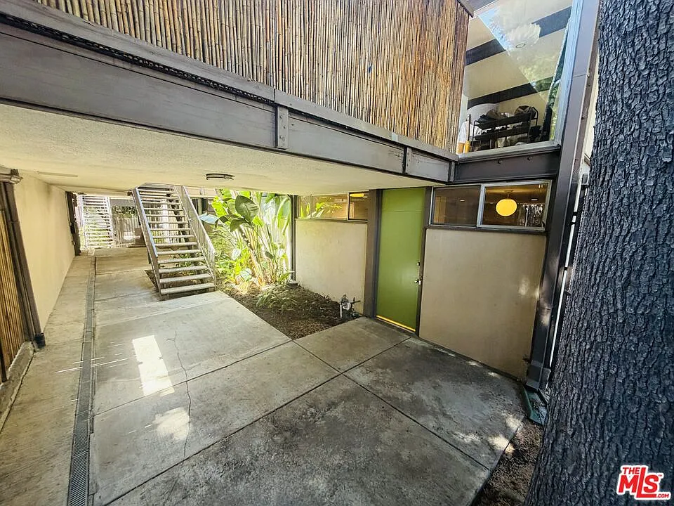 1 bed, 1.0 bath, 650 sqft, $2,400 — Photo 1