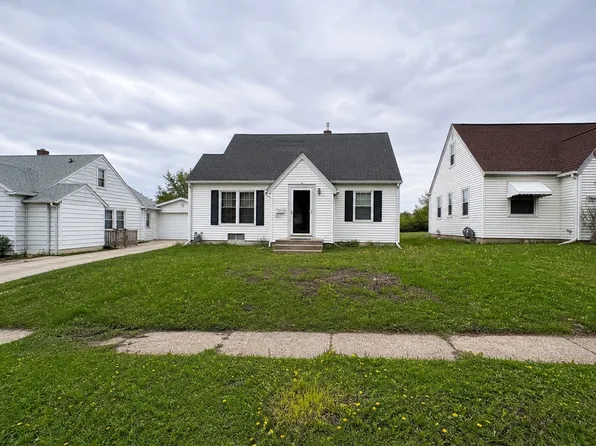 1004 S 9th Ave, Marshalltown, IA 50158