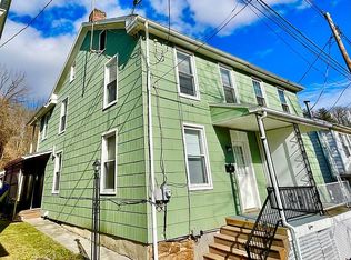 15 New St, Glen Rock, PA 17327