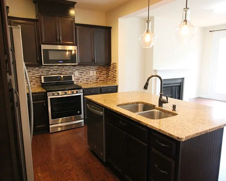1044 Archibald Ave — Photo 8