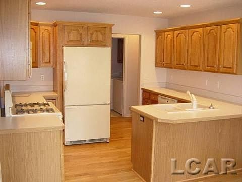 5th image of 808 Stetson St