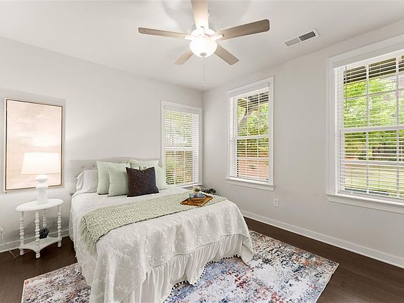 4th image of 803 Snider Walk NE