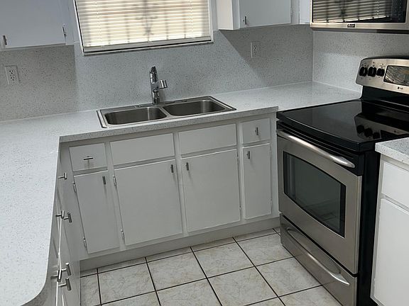 5th image of 10273 NW 25th Ave #1