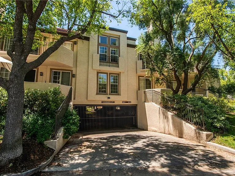 24111 W Del Monte Dr — Photo 11