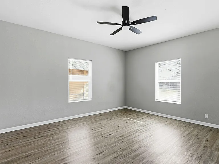 1230 Hammond Ave — Photo 15