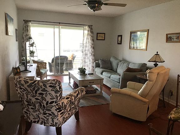 5th image of 2111 NE 42nd Ct APT 207