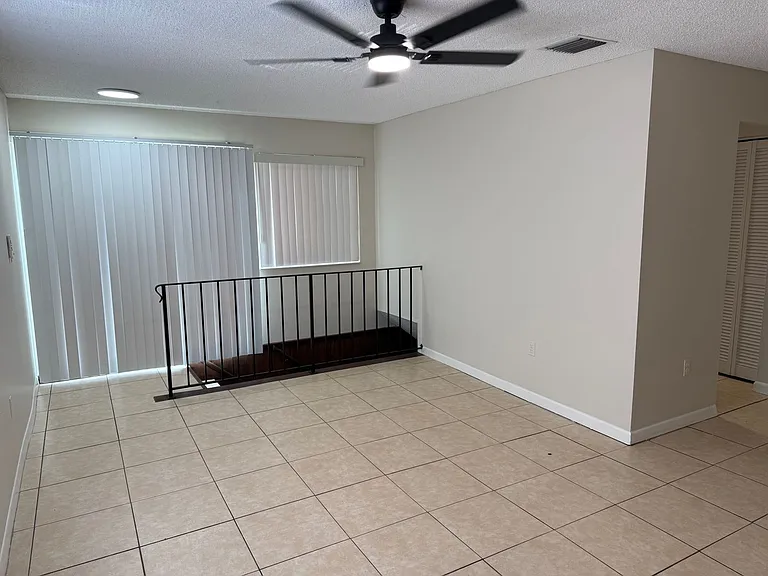 1001 Spring Meadow Dr — Photo 8