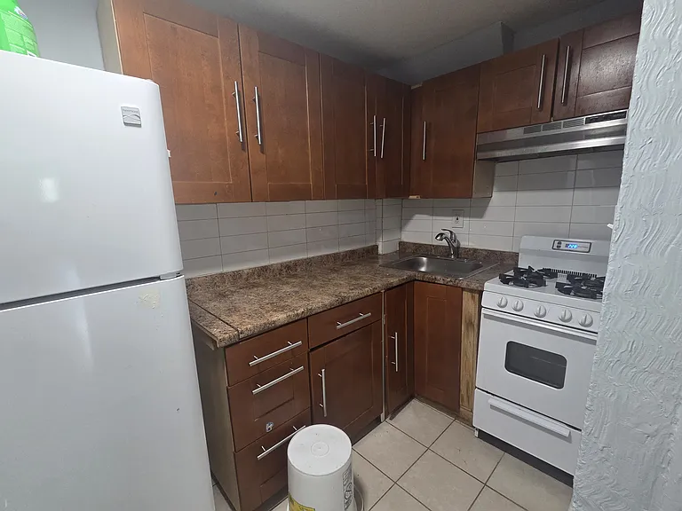 550 N Grove St #3 — Photo 6