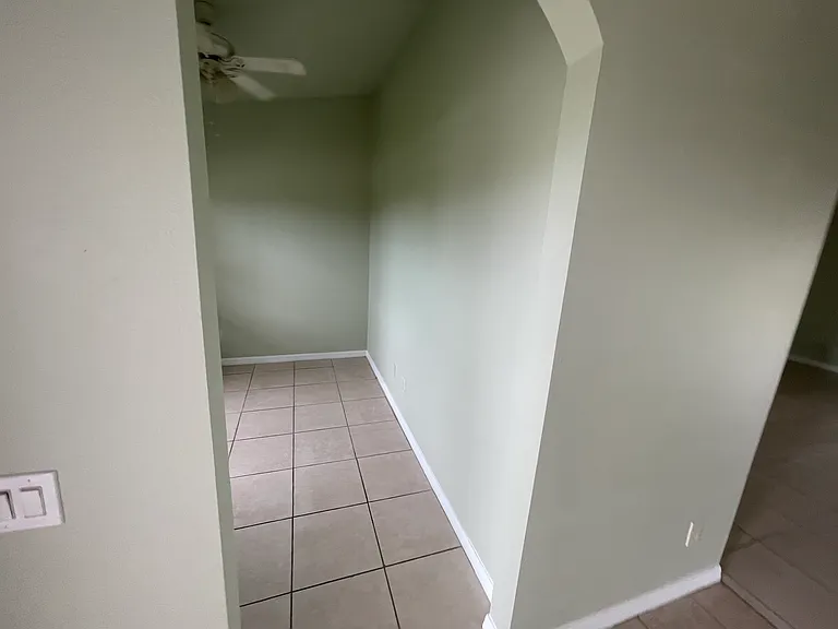 1637 NW 6th Pl — Photo 4