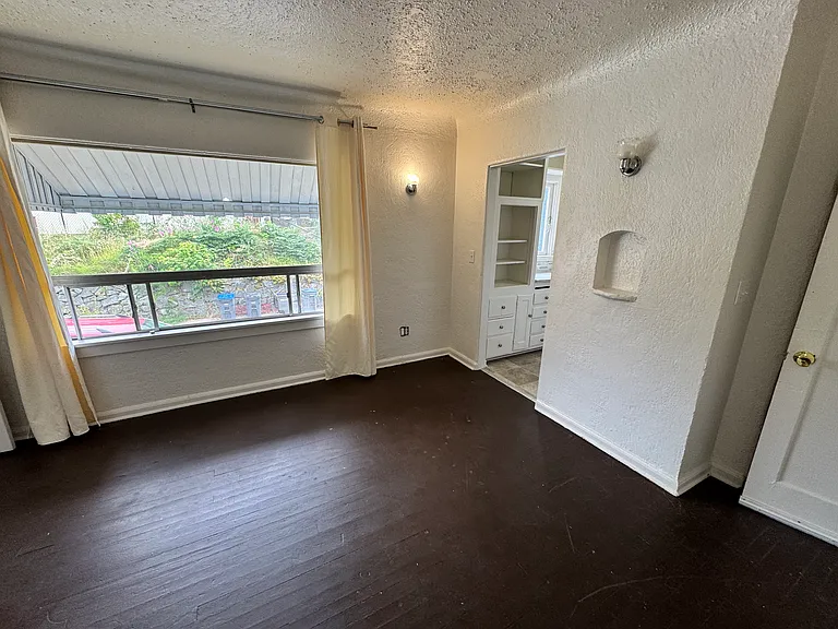 704 12th St #9 — Photo 3