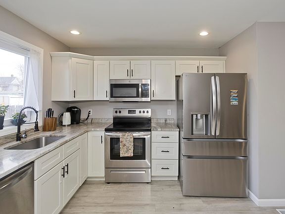 4th image of 32 Clark St #34
