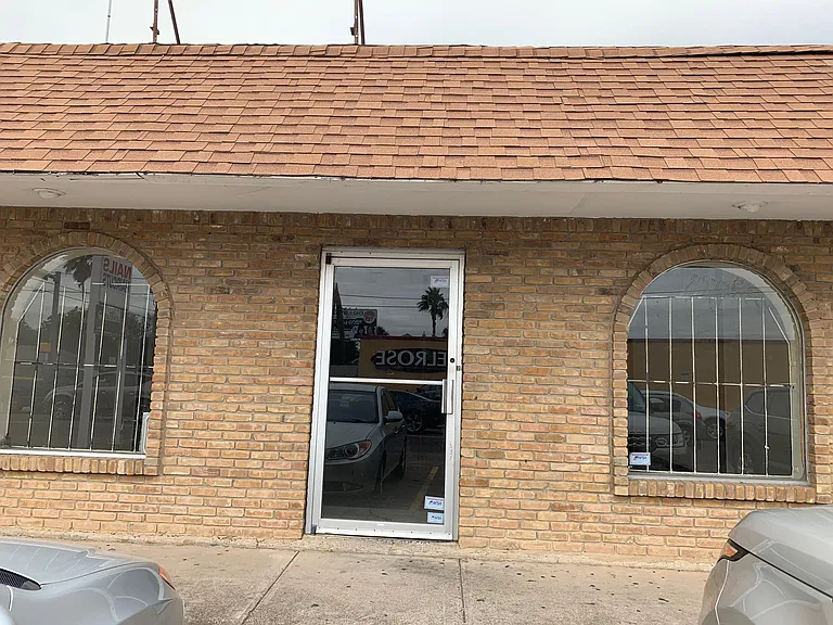 1104 N Meadow Ave — Photo 1