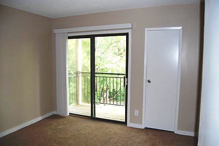 5th image of 807 E 42nd St APT 2E