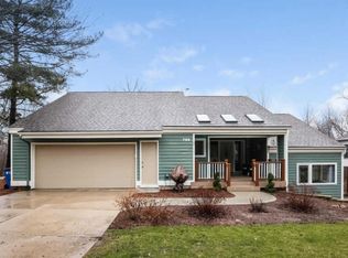 796 Eastridge Dr NE, Grand Rapids, MI 49525
