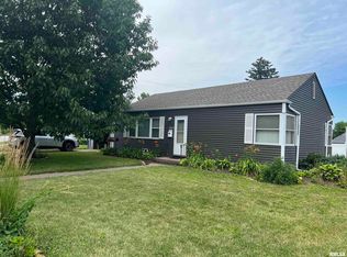 1223 14th St, Bettendorf, IA 52722