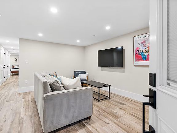 4th image of 304 T St NW #B