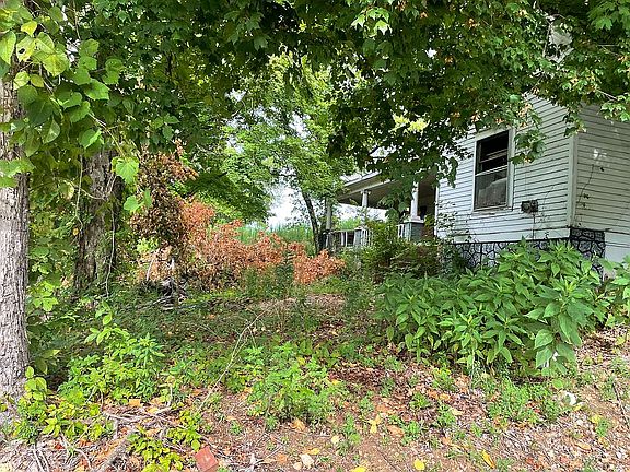 2nd image of 207 Landiss Ave