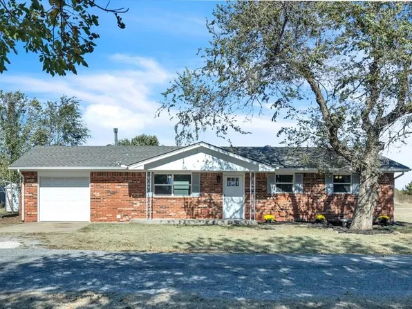 121 W 4th St, Union City, OK 73090