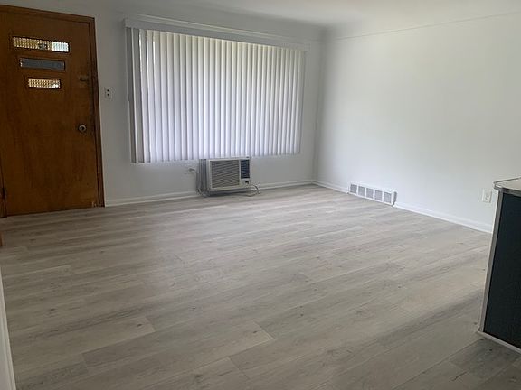4th image of 16169 McLain Ave #16169